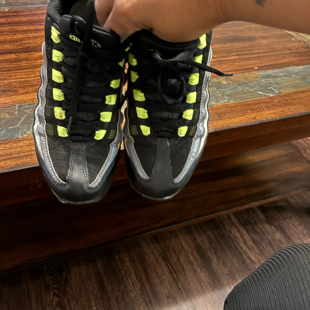 Nike Black and Neon Green Kids Sneakers (grade school) boys